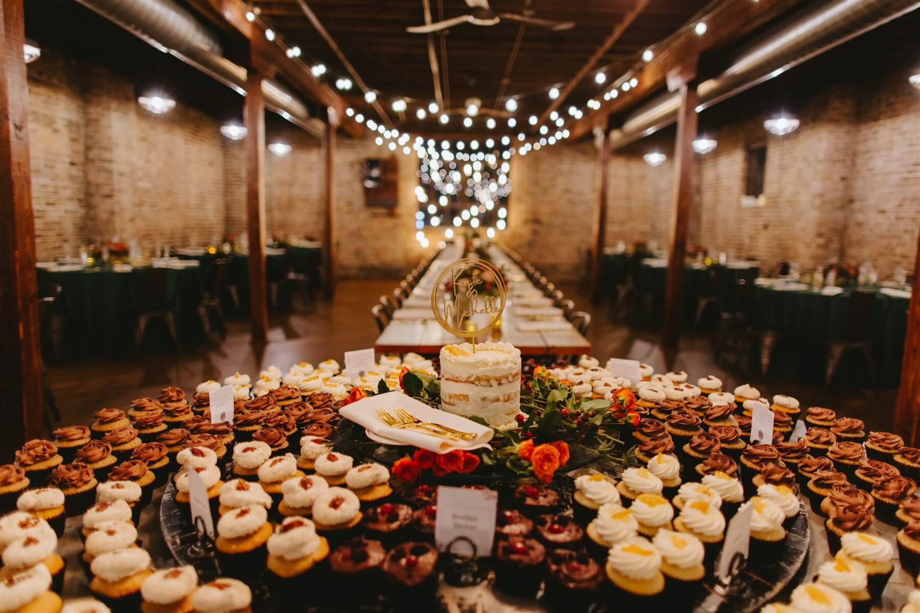 One tier wedding cake surrounded by bite-sized desserts